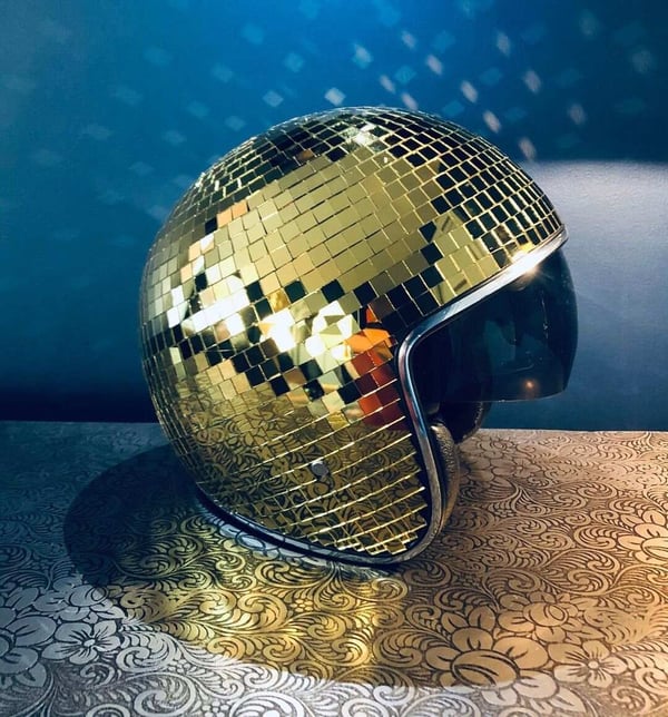 Disco-Kugel-Helm mit einziehbarem Visier
