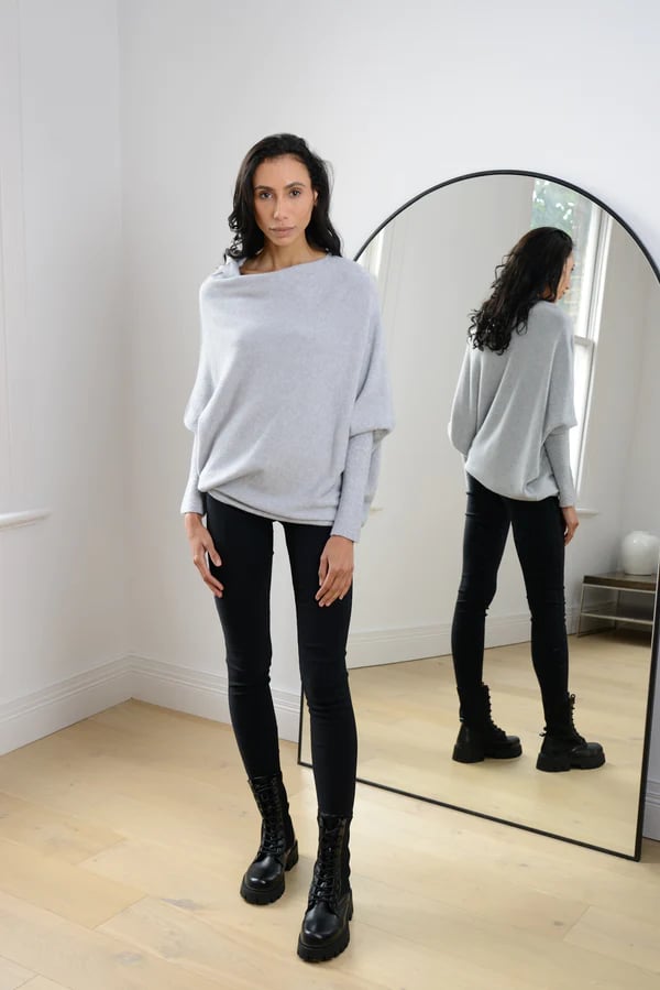 Asymmetrisch drapierter Pulli