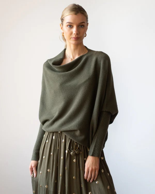 Asymmetrisch drapierter Pulli