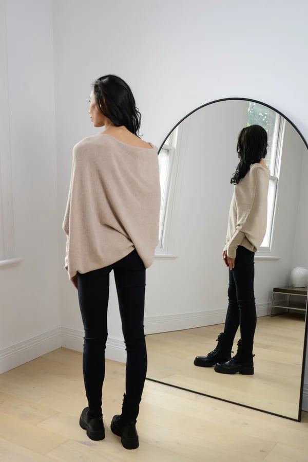 Asymmetrisch drapierter Pulli