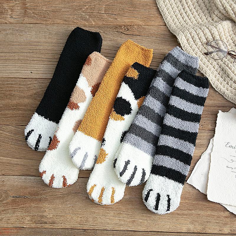 Niedliche Katzenkrallen-Socken