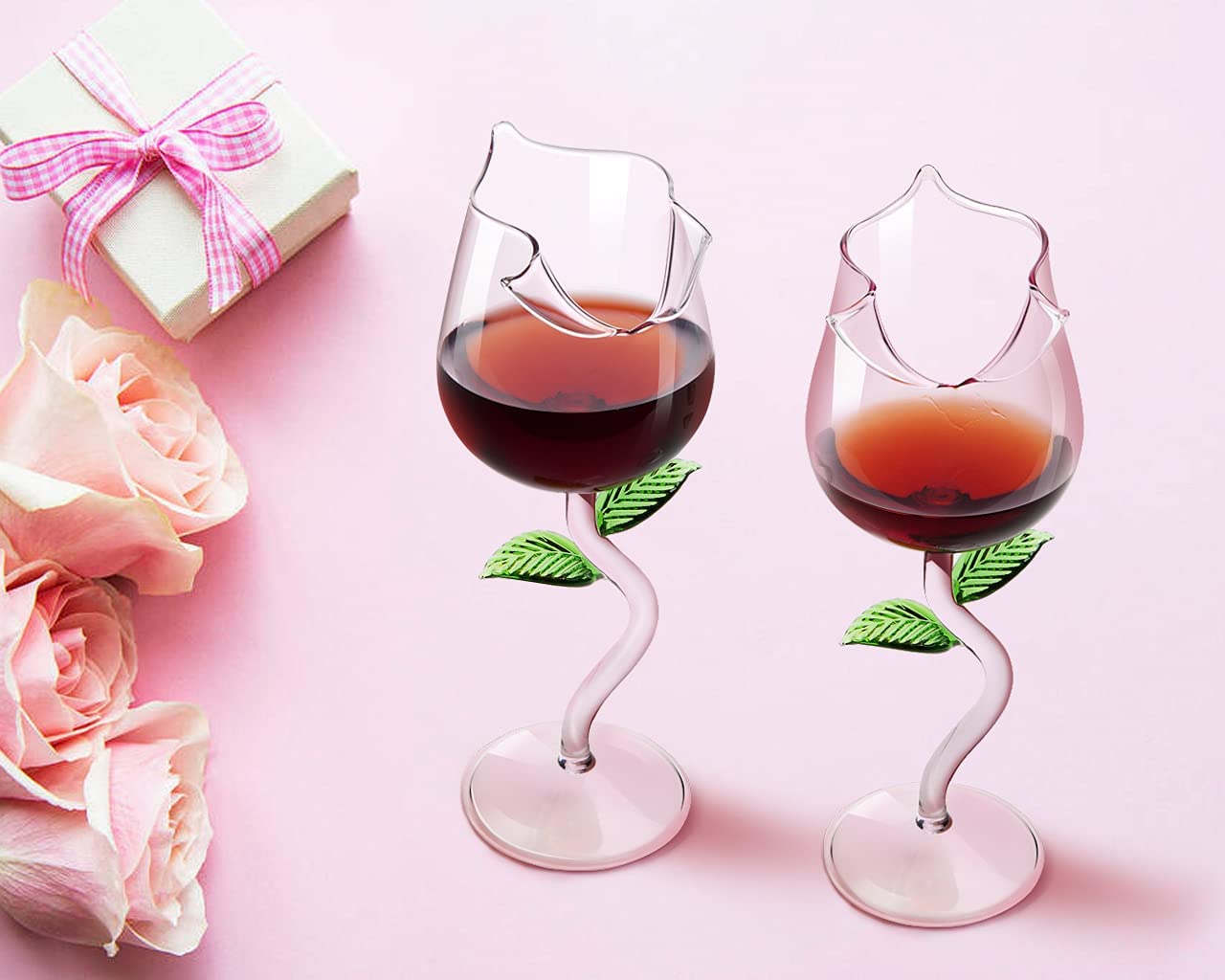 Rosentropfen™ - Weinglas mit Rosenblüten